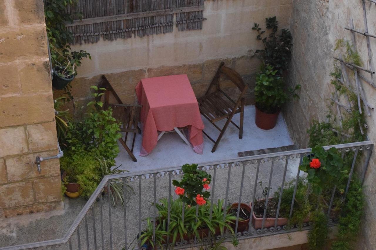 Maria Townhouse Heart Of Victoria B&B Екстериор снимка