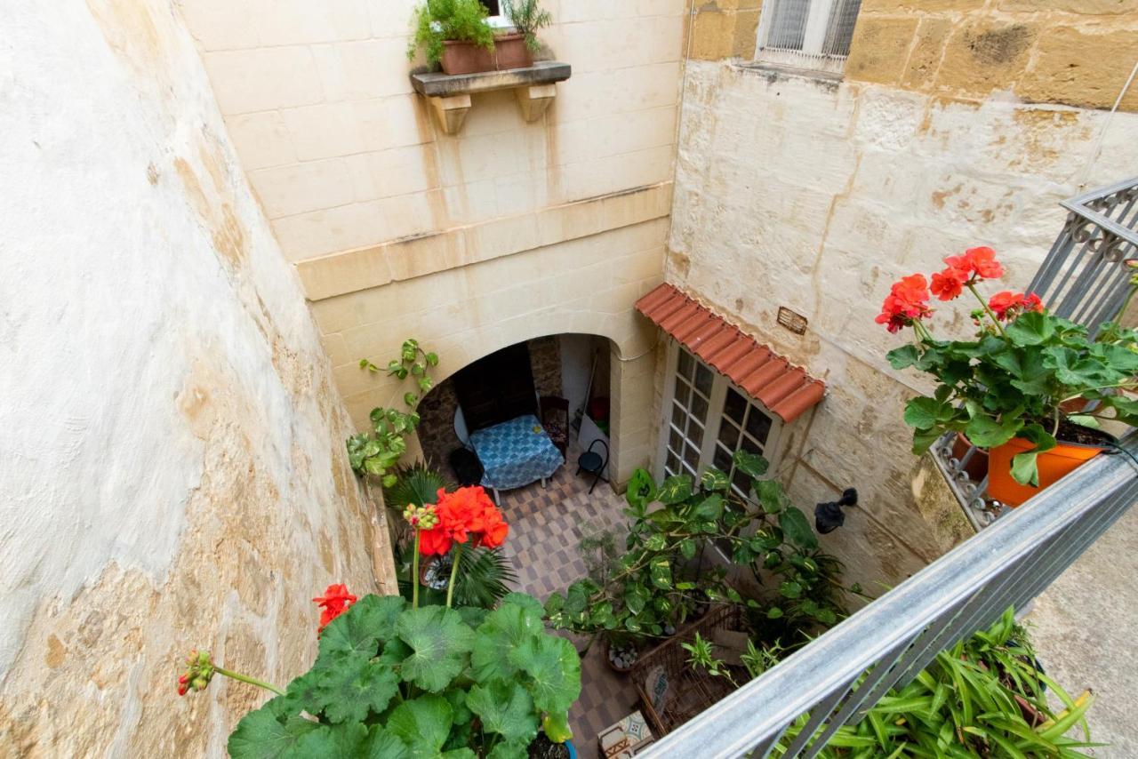 Maria Townhouse Heart Of Victoria B&B Екстериор снимка