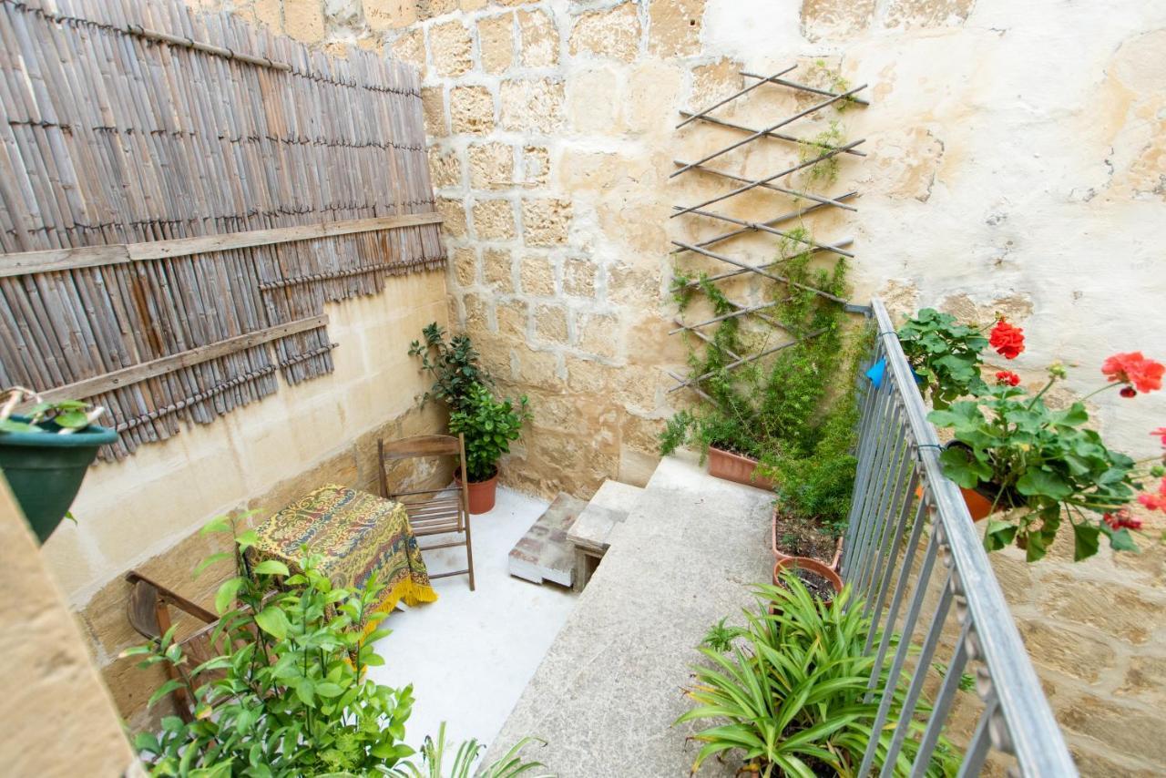 Maria Townhouse Heart Of Victoria B&B Екстериор снимка
