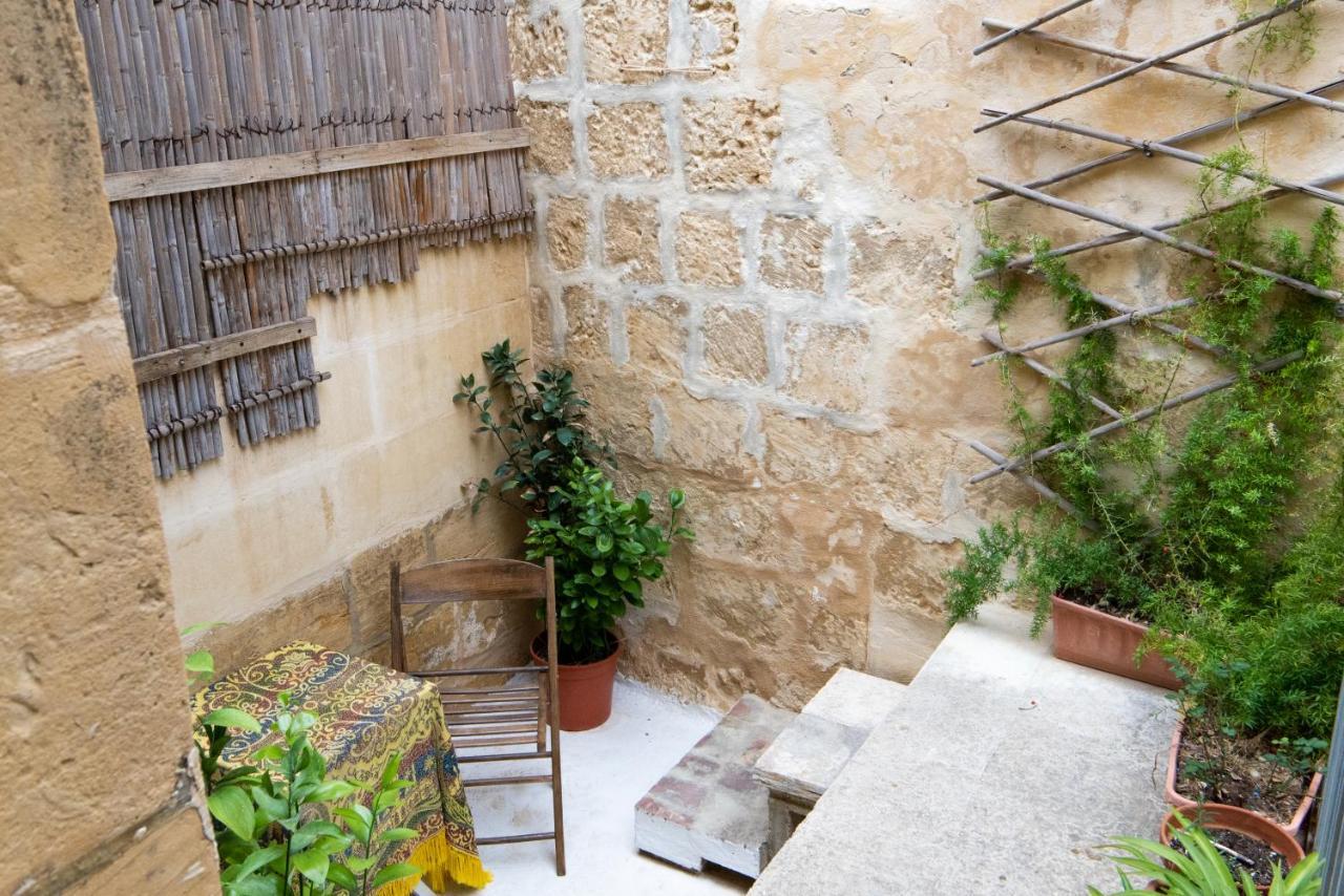 Maria Townhouse Heart Of Victoria B&B Екстериор снимка