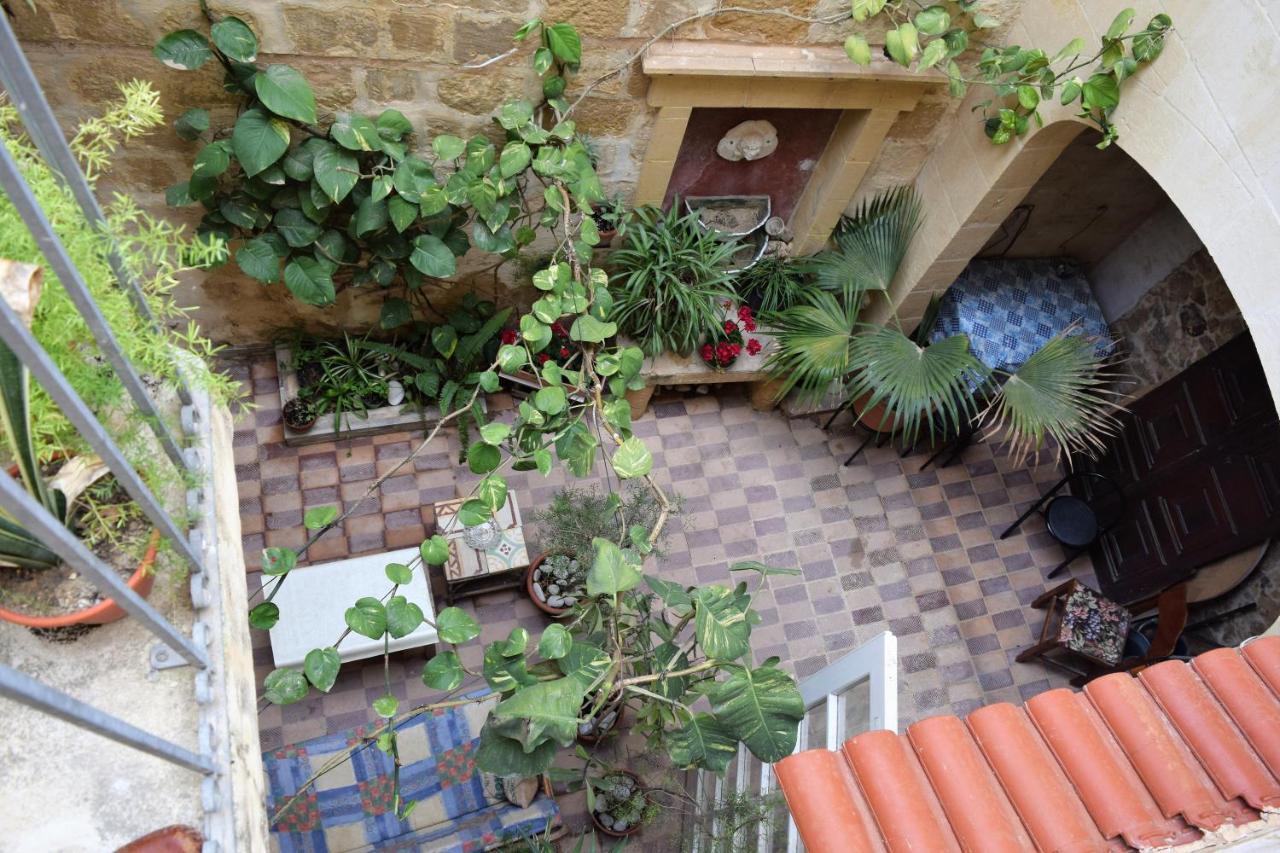 Maria Townhouse Heart Of Victoria B&B Екстериор снимка
