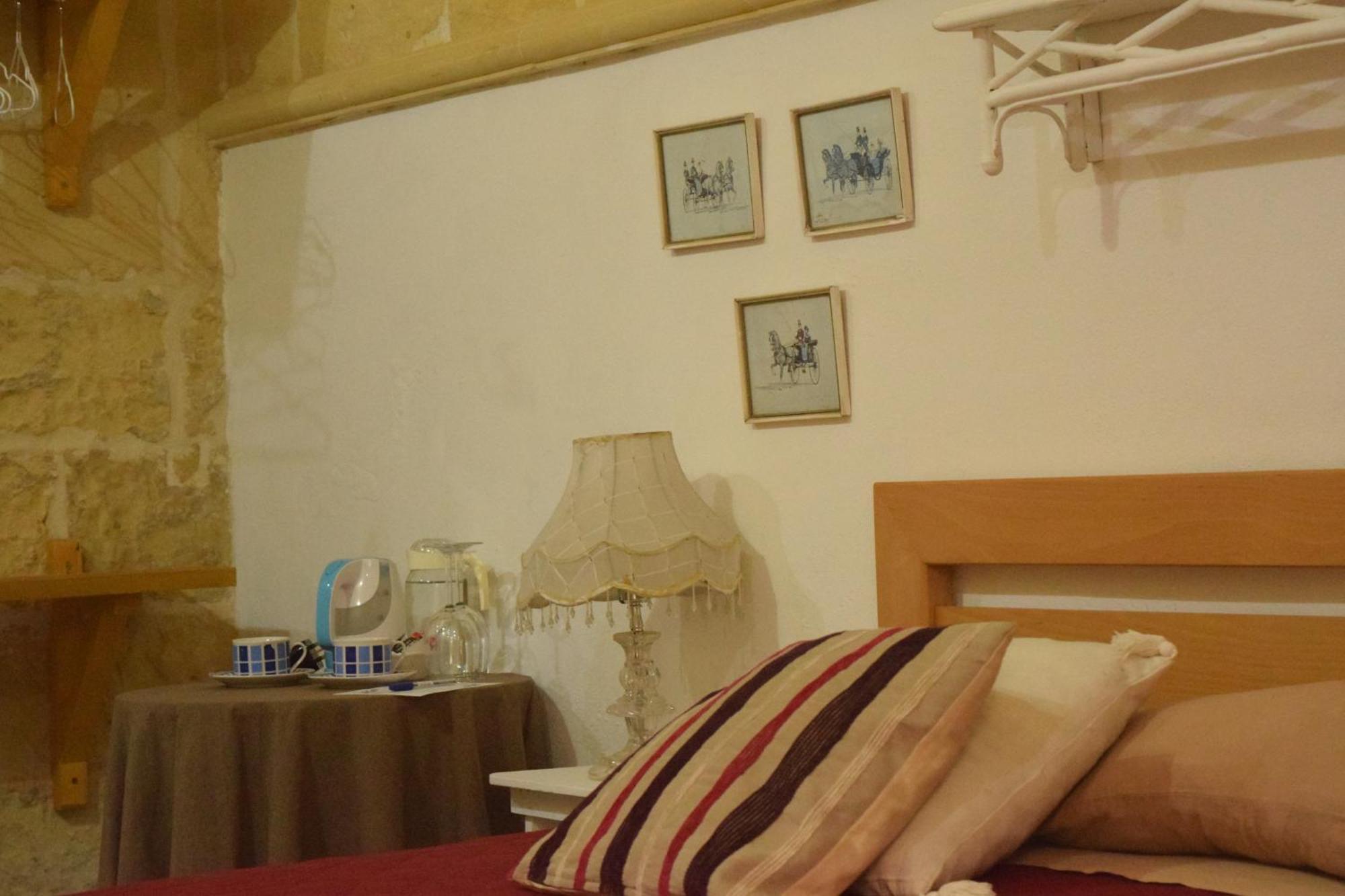 Maria Townhouse Heart Of Victoria B&B Екстериор снимка