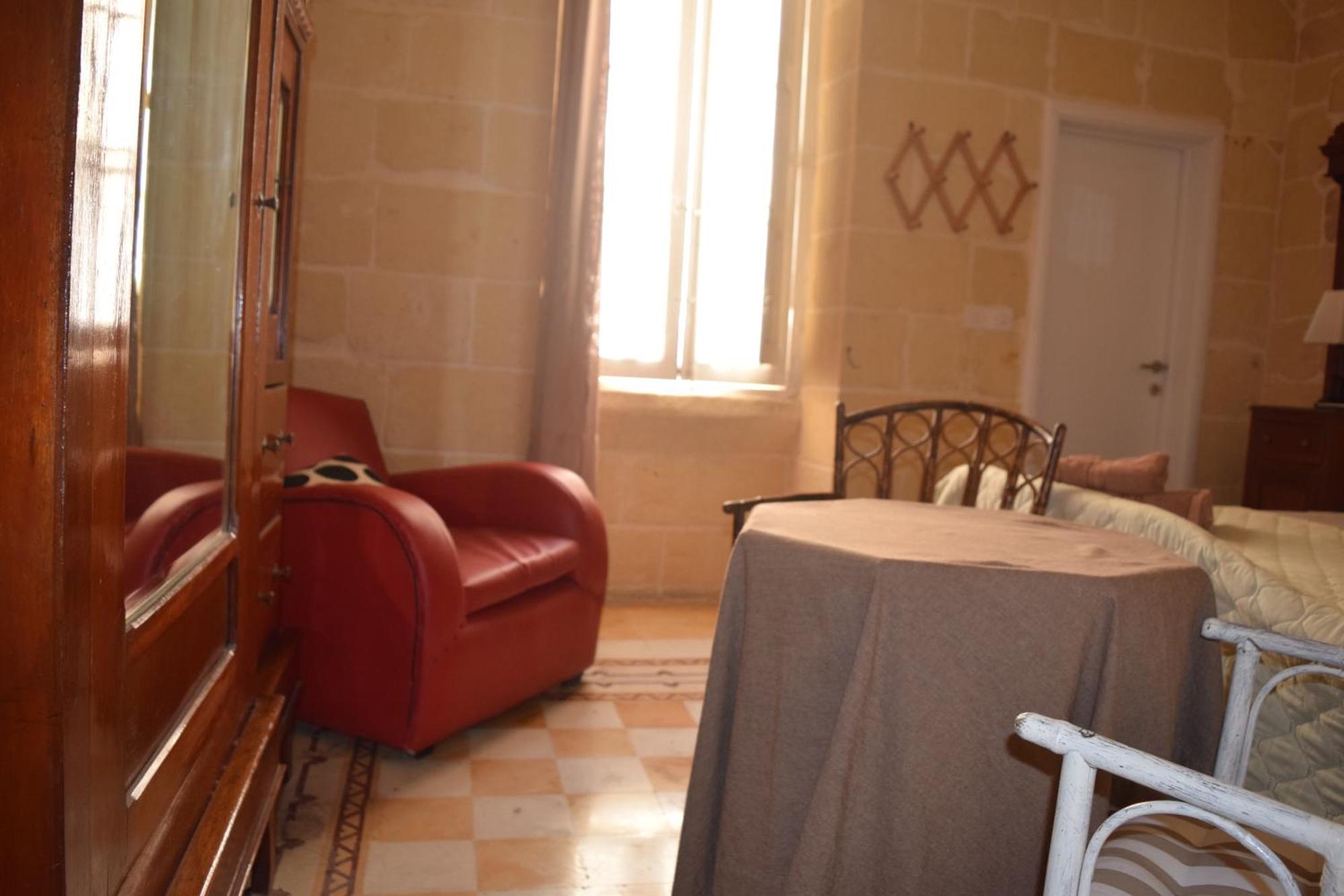 Maria Townhouse Heart Of Victoria B&B Екстериор снимка
